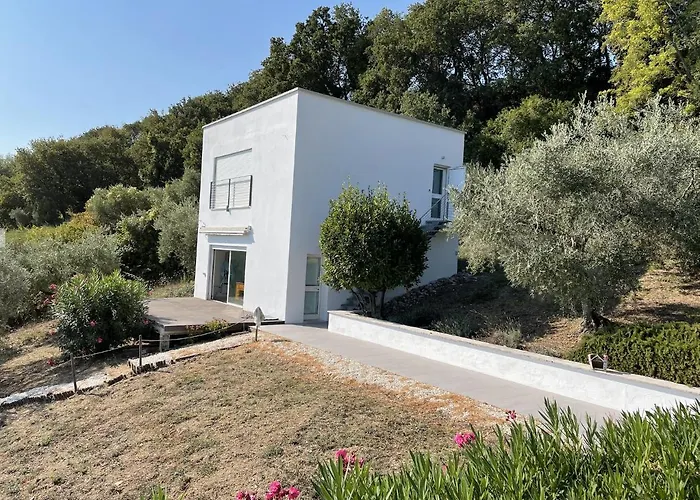 Stunning Design With Unique 180º Sea Views