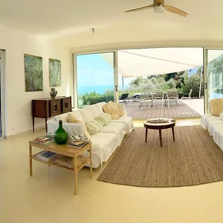 Stunning Design With Unique 180º Sea Views