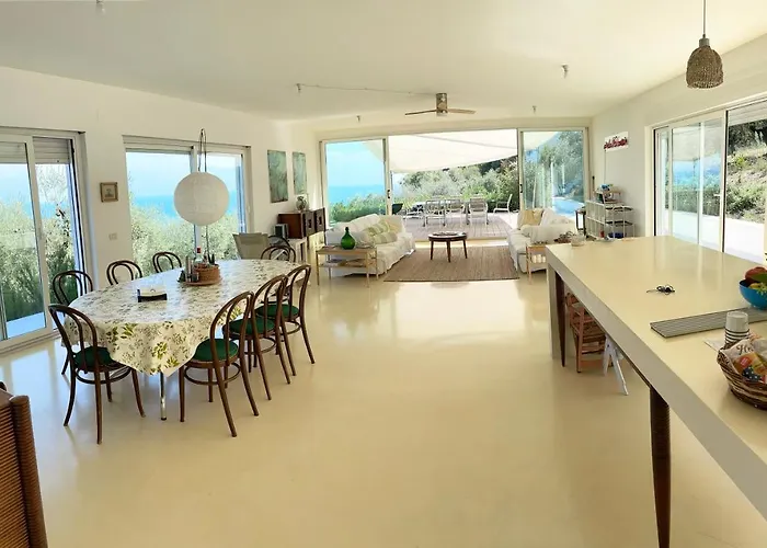 Stunning Design With Unique 180º Sea Views Вилла